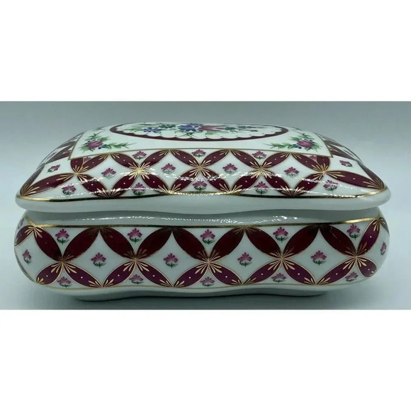 Design Limited Edition 2003 Lidded Ceramic Vintage Trinket Box 7”L x 5.5”W x 3”H - Picture 1 of 7